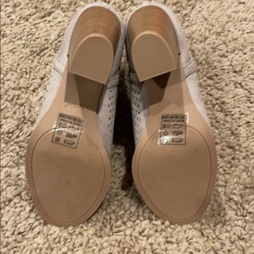 Vici Taupe heel bootie - Picture 4 of 4